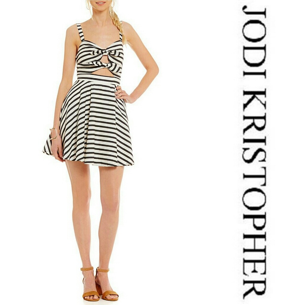 🆕🌱 JODI KRISTOPHER Tie-Front Sweetheart Dress